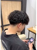 波巻きパーマツイストスパイラルマッシュツーブロック刈り上げ