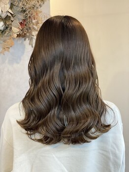 プリューム(PLUME)の写真/ヘアケア特化のカラー剤からあなたに似合う色を一緒にご提案♪髪質改善しながら艶カラーが叶う◎