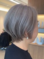 ソワネ 表参道(soigne) 表参道白髪ぼかしハイライトアッシュグレー丸みショートボブ40代