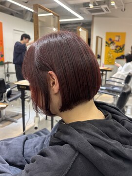ミニボブ×ブリーチなしレッドカラー
