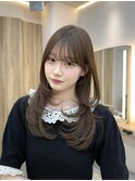前髪ありミディアムレイヤーカット顔まわり透明感カラーベージュ