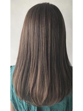 アミル(AMIL) ストレートヘア