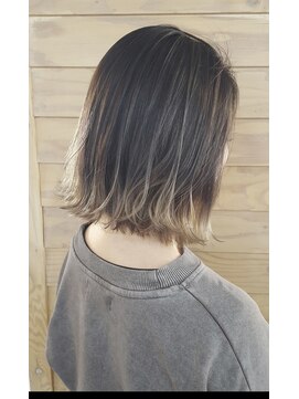 アトレ コウベ(Attrait KOBE) 外ハネ×ハイライトグラデーション