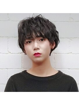 カドル(CUDDLE) クシャっとしたパーマが目を引くマッシュショート