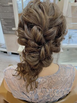 アントミ(...and tomi) くるくるダウンスタイル