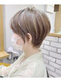 白髪ぼかしハイライト×横顔美人ショート