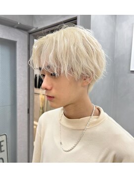 ジーナ(XENA) ブロンドヘアー×MEN’S HAIR ×波巻き