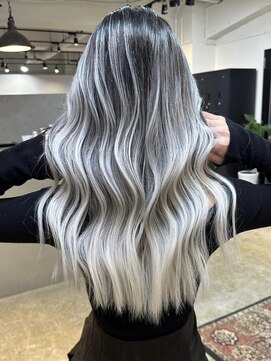 メリー オオサカ(Merly Osaka) 長く放置できるバレイヤージュ_contrast white silver_