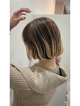 サクラ オモテサンドウ(SAKURA) プレイングカラー/グラデーションハイライト/ 切りっぱなしボブ
