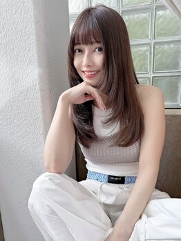 細かい自然なハイライトで白髪染めに見えないワンランク上のグレイカラー。初めての方にもおすすめ！