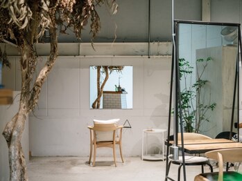 ヤーン(YARN)の写真/席と席の間が離れているため、静かで落ち着くプライベート空間_【ショートヘア/久屋大通/栄】