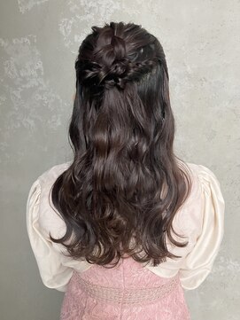 コトナ(kotona) 【ハーフアップヘアアレンジ】低めシニヨンタイトシニヨン渋谷