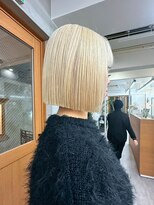 リアン(Lien)&nbsp;ハイブリーチ/ブロンドカラー/切りっぱなしボブ