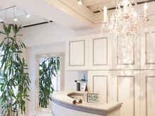 美容室ピュール(PUUR)の雰囲気（店内は白を基調としたデザイン!!純粋なサロン創りを目指します♪）