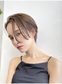 大人かわいい　カーキーグレージュ　ショートボブフェザーバング