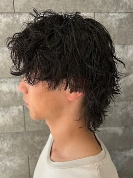 ヒュイル バイ ニアウ(Hwyl by Niau) メンズマッシュパーマ波巻スパイラルパーマニュアンスパーマ