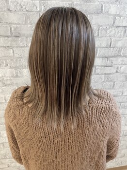 ヘアダイニング ボア(hair dining BoA's)の写真/SNSで話題！細部までこだわり仕上げる≪白髪ぼかし≫は再現性高いデザインに仕上げます♪