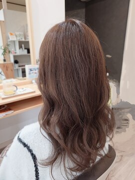 アトリエキュー(ateiler Cue.) 透明感グレージュ