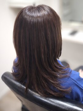 エードット(a.) 髪質改善トリートメント30代40代外ハネ顔周りレイヤーくらげヘア