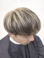 フッタ(Futta)&nbsp;新宿メンズハイライトカラー×刈り上げマッシュ【西武新宿駅】