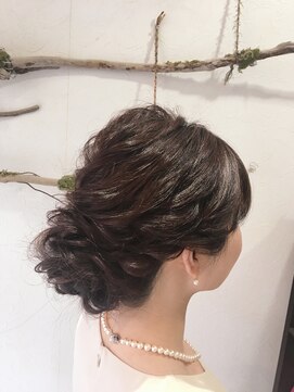 ヘアセットサロンエッジ(Edge) ガッツリ下めのルーズシニヨン