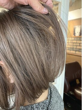 グロウ 大井町(grow) 《grow 大井町》ダブルカラーのブロンドベージュ前下がりボブ