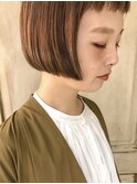 短い前髪のコンパクトボブ