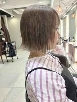 ユーフォリア エヌ 池袋サンシャイン通り店(Euphoria +n) 10代20代30代/軽め切りっぱなしボブ/外はねボブ
