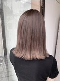 ピンクベージュ