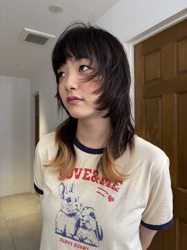 ナループロアツム(Nalu pu loa Tsum) ウルフカット/デザインブリーチ/裾カラー