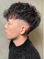 ディスイズバーバーサード(THIS IS BARBER 3rd)&nbsp;メンズカット 波巻きパーマ ツーブロック メンズパーマ
