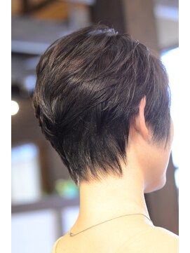 ピースリーヘア バイ カーサ(peathree.hair by CASA) ショートグラデーション×ダークアッシュ