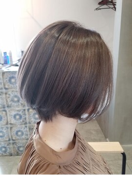 プリームヘアーホワイト(Pleame hair WHITE) グラデーションボブ