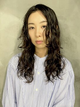ドットプラス リム(Dot+LIM) （stylist 曽我）顔まわりカット×セミウェットミディアムパーマ