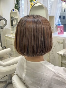 アルターシェリー(aL-ter che'rie) 前下がりボブ/シルキーベージュ/斜めバング/デザインカラー新籾