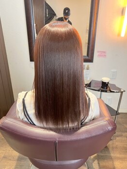 テュセ ヘアー 京都(Tu sais hair kyoto)の写真/【四条大宮1分/縮毛矯正の匠】自然な仕上がりでリピート多数◆カラーとの組み合わせもできダメージレスに◎