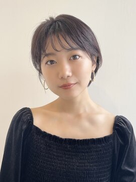 イヴォークトーキョーオーサカ(EVOKE TOKYO osaka) シースルーバング 可愛い 耳かけショート 丸み ピンクブラウン