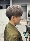 ミルクティーベージュ刈り上げツーブロックマッシュ
