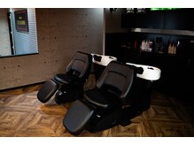 ザブラッズ 姫路(THE BLOODS)の雰囲気(フルフラットのシャンプー台でおくつろぎいただけます。)