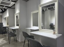 ヘアセットアンドメイク専門店 ルナ(Luna)の雰囲気(リニューアルしたばかりのキレイで明るい店内♪)