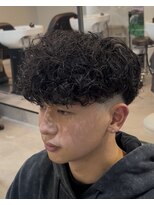 イーラ アメ村店(era)&nbsp;スペインカール　ツイストスパイラル眉カットメンズパーマ