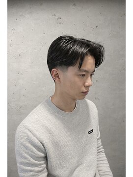 ワンワンオー バーバーショップ 長浜店(@110 BARBER SHOP) 清潔感抜群のセンターパート×フェードカット