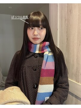 イェッカ パビル(YECCA pabil) 前髪フルバングの黒髪ロング