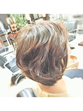 キャン 温品店(CAN) 【CAN】 NKD  こなれた感じのミディアムショートスタイル