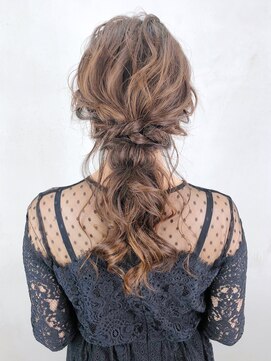 アルバム 銀座(ALBUM GINZA) ローポニーアレンジ_毛先パーマことりベージュ_ba265621