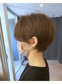 丸みと軽さがお洒落なマッシュショート