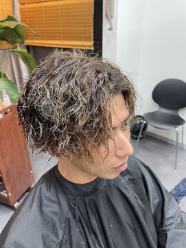 リベロ(Libero) 前下がりマッシュ、ツイストスパイラル