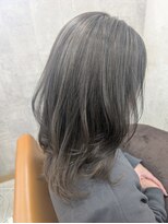 イル(iru)&nbsp;派手にならない白髪ぼかし/シークレットハイライト/Miku