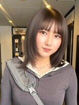 ロティー 天神(loty)&nbsp;ミディアムレイヤー 顔周りカット 前髪 グレージュ 透明感カラー