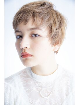 ビューティーアンドケアカロン(Beauty and Care CALON) 【外国人ハイライト】ツイッギー風ショート